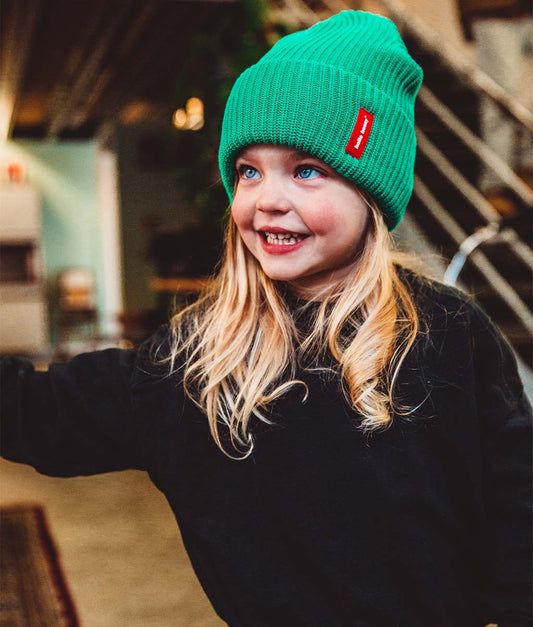 Bonnet coloré Enfants & Adultes Flow Basil, 100% coton biologique, sans pompon, dès 9 mois, Cool Kids Only !