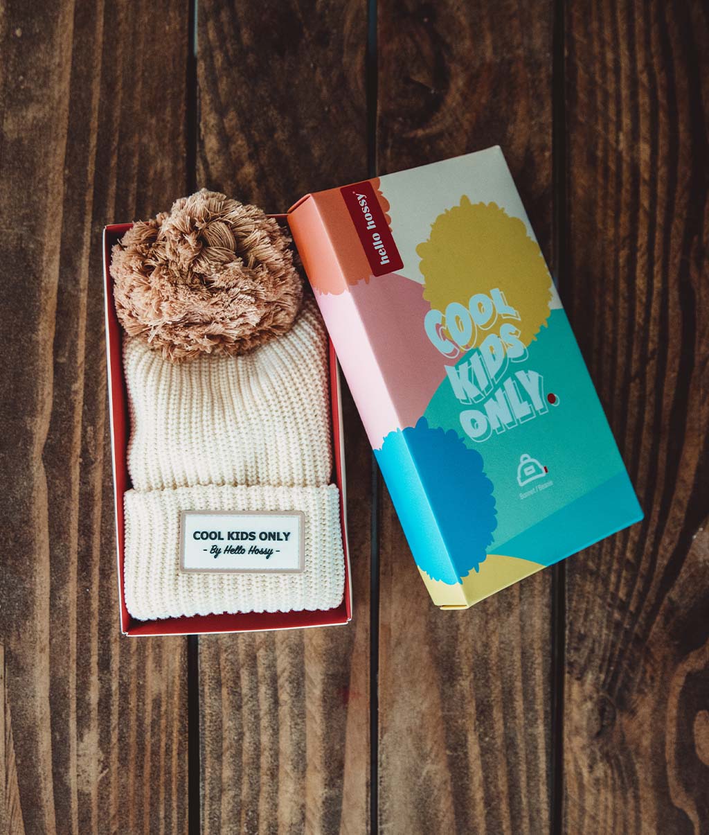 Bonnet Enfants Color Block Sandy, avec pompon, doublure polaire, coton biologique, dĂšs 9 mois, Cool Kids Only !