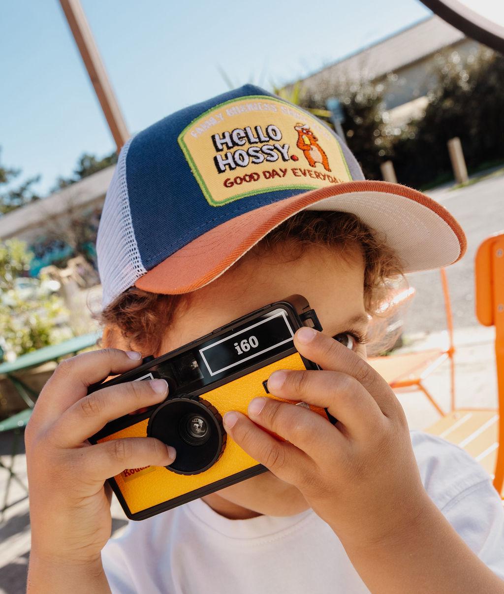Casquette enfant bleu blanc visière orange patch Good Day Hello Hossy