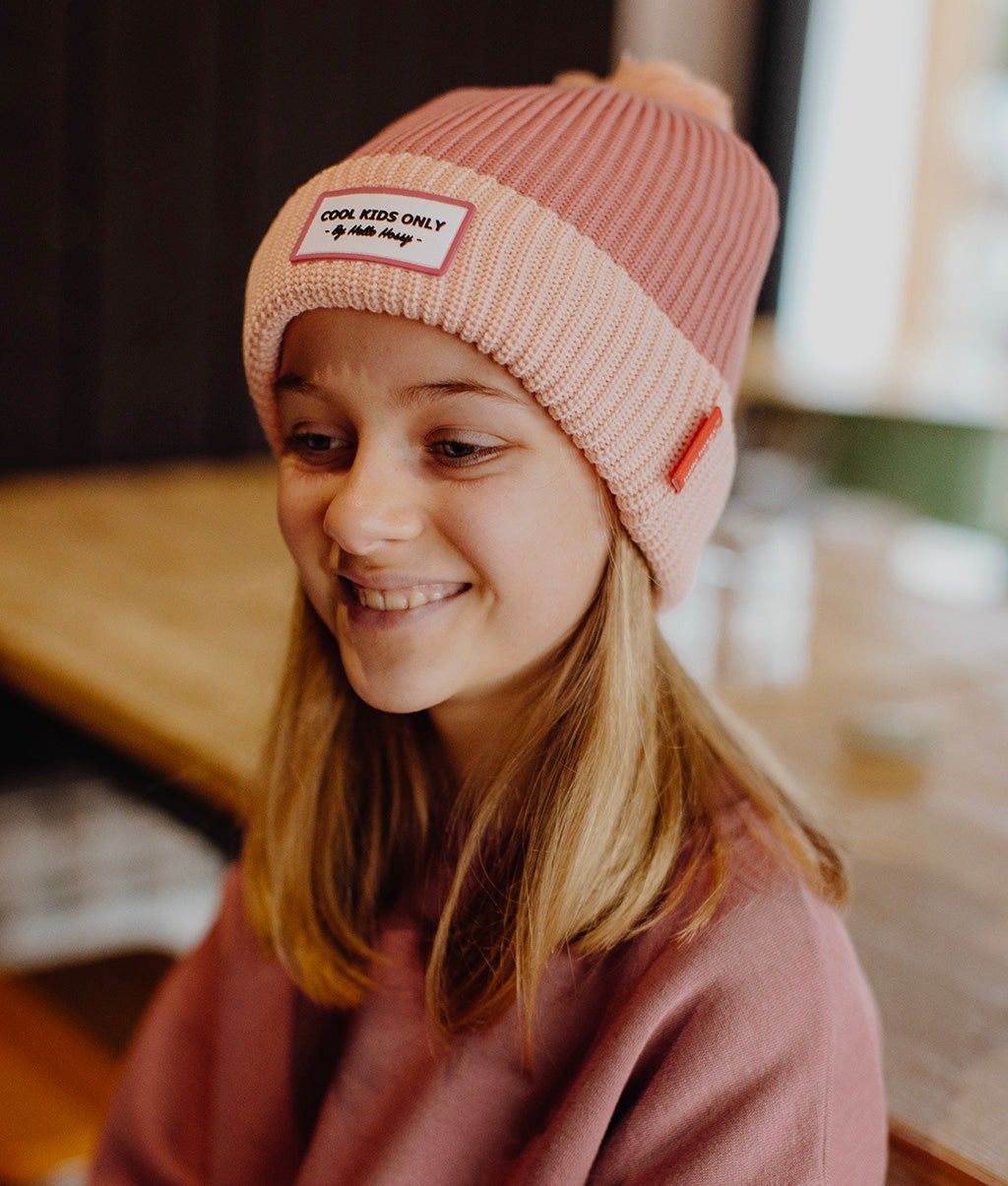 Bonnet Enfants Color Block Blush, avec pompon, doublure polaire, coton biologique, dès 9 mois, Cool Kids Only !