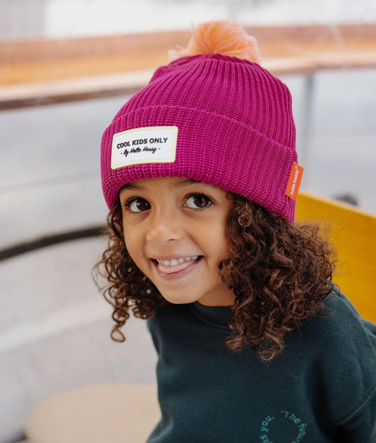 Bonnet enfant violet pompon étiquette brodée Hello Hossy