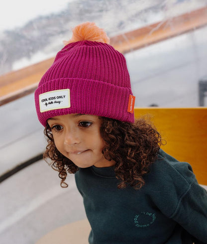 Bonnet enfant violet pompon étiquette brodée Hello Hossy