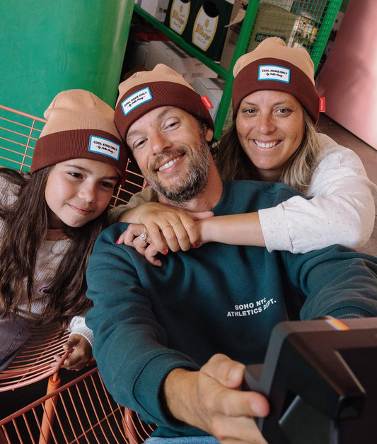 Duo famille bonnet enfant et adulte marron et beige broderie Hello Hossy