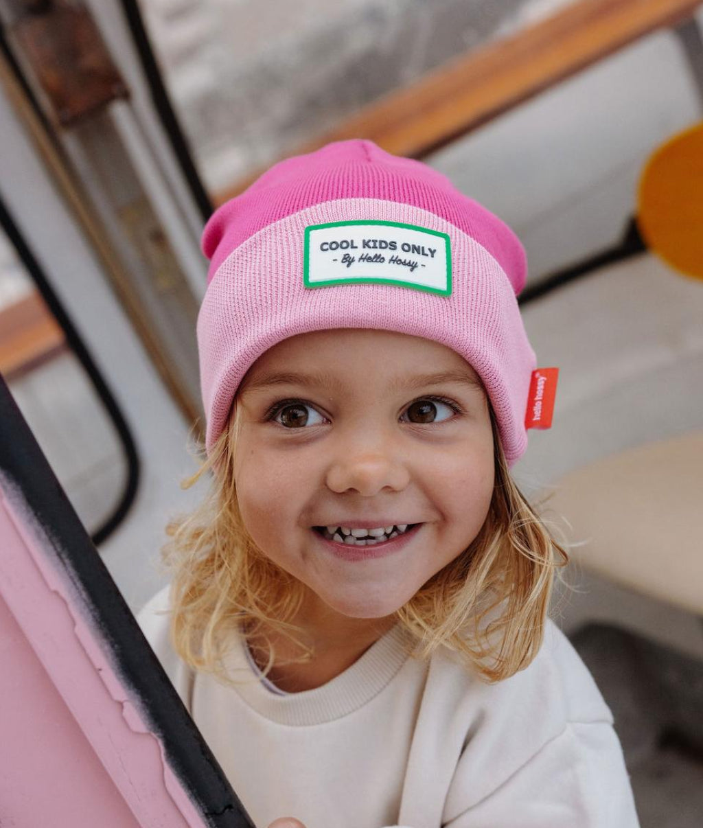 Bonnet enfant rose fuchsia étiquette brodée Cool Kids Hello Hossy