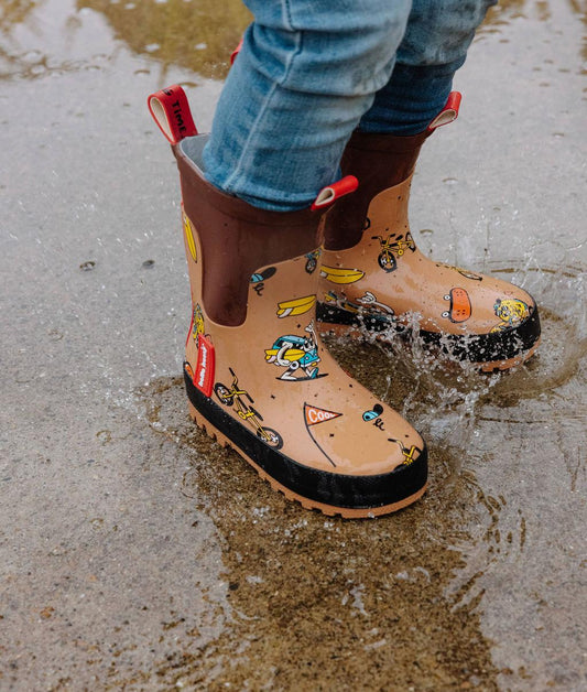 Garçon portant les bottes de pluie Mascots Ride – vue de 3/4 – Hello Hossy