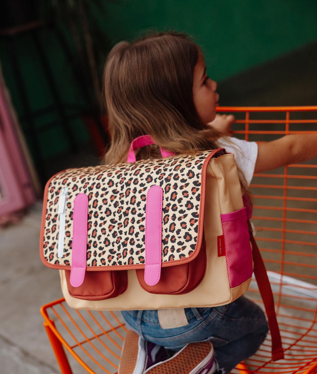 Cartable enfant crème motif léopard poches avant roses Hello Hossy