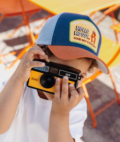 Casquette enfant bleu blanc visière orange patch Hello Hossy