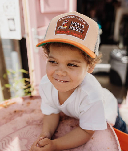 Casquette enfant beige visière orange patch Hello Hossy