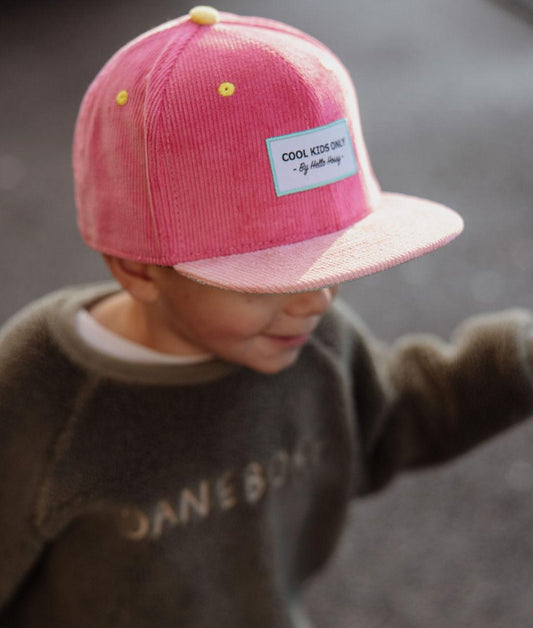 Enfant avec casquette velours rose Sweet Pitaya – vue de haut – Hello Hossy