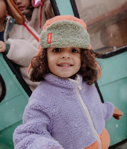 Chapka moumoute Cozy Jim portée par une fille – photo lifestyle – Hello Hossy