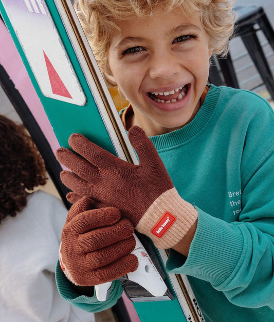 Gants enfant marron bord beige étiquette rouge Hello Hossy
