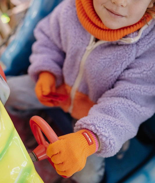 Gants en maille bicolore Handy Indie - photo lifestyle - Hello Hossy