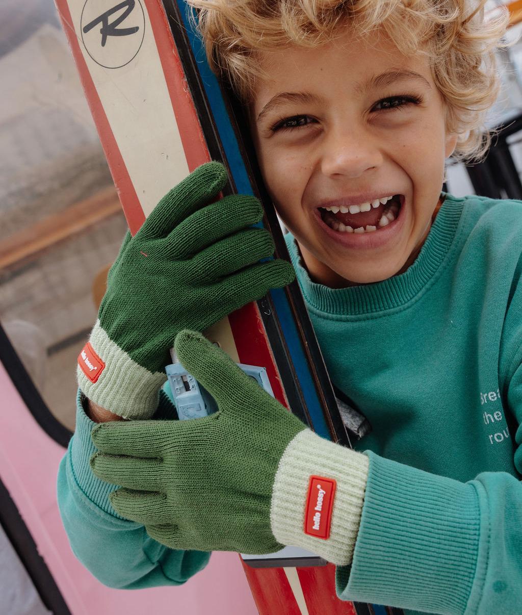 Gants enfant verts bord côte écru étiquette rouge Hello Hossy