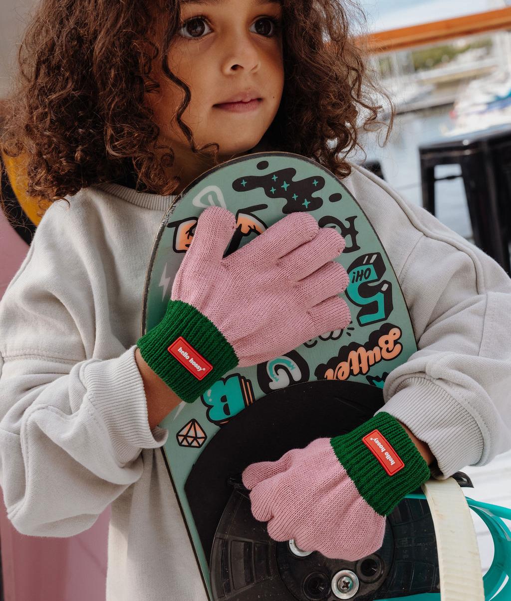 Gants enfant rose bord vert étiquette rouge Hello Hossy