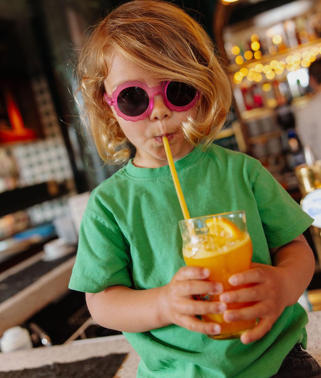 Lunettes de soleil enfant fuchsia forme fleur verres foncés Hello Hossy