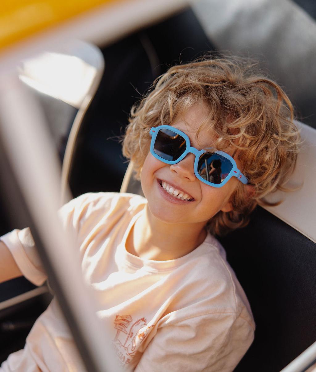 Lunettes de soleil enfant bleu forme carrée monture mate Hello Hossy