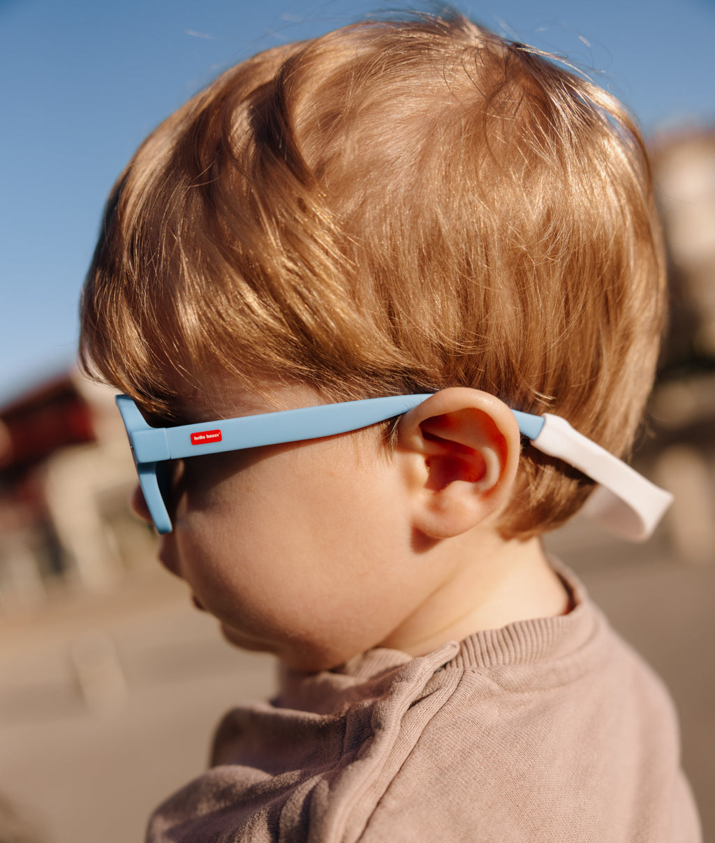 Lunettes de soleil enfant bleu monture épaisse avec attache arrière Hello Hossy