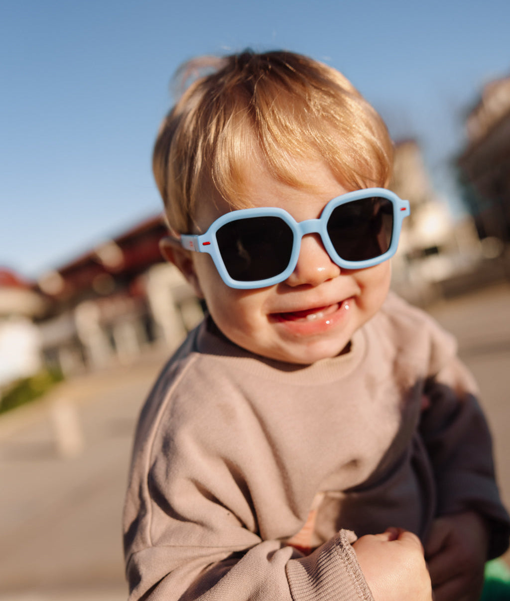Lunettes de soleil enfant bleu forme carrée verres foncés Hello Hossy
