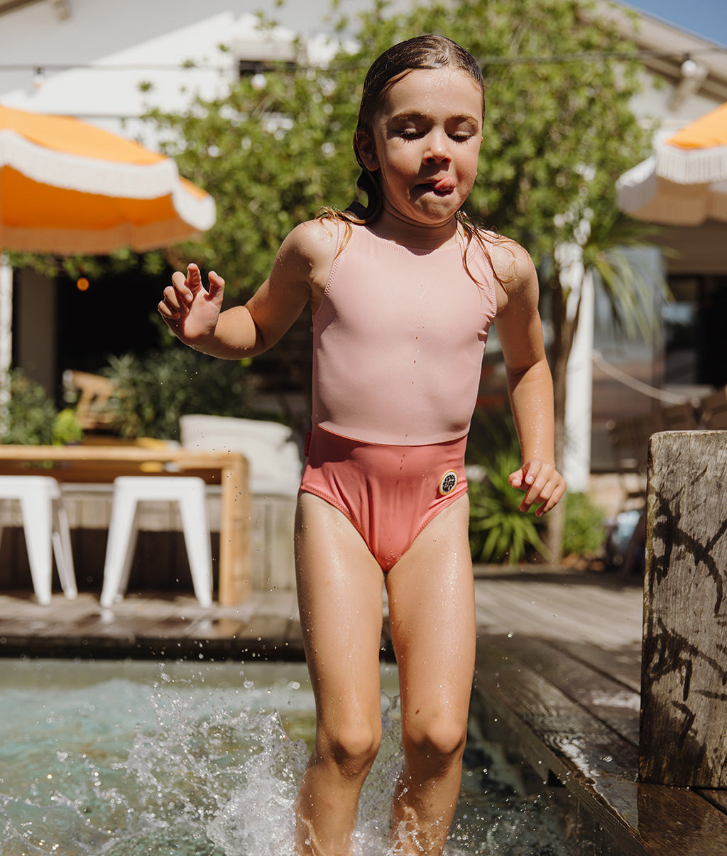 Culotte de bain fille sale