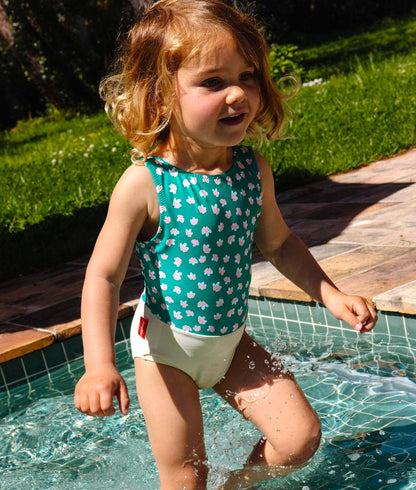 Maillot fille vert jaune rose imprimé fleurs Hello porté Hossy