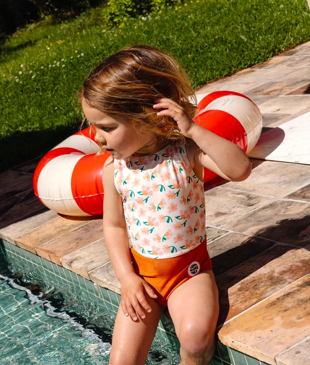 Maillot fille rose orange imprimé fleurs détail patch Hello Hossy