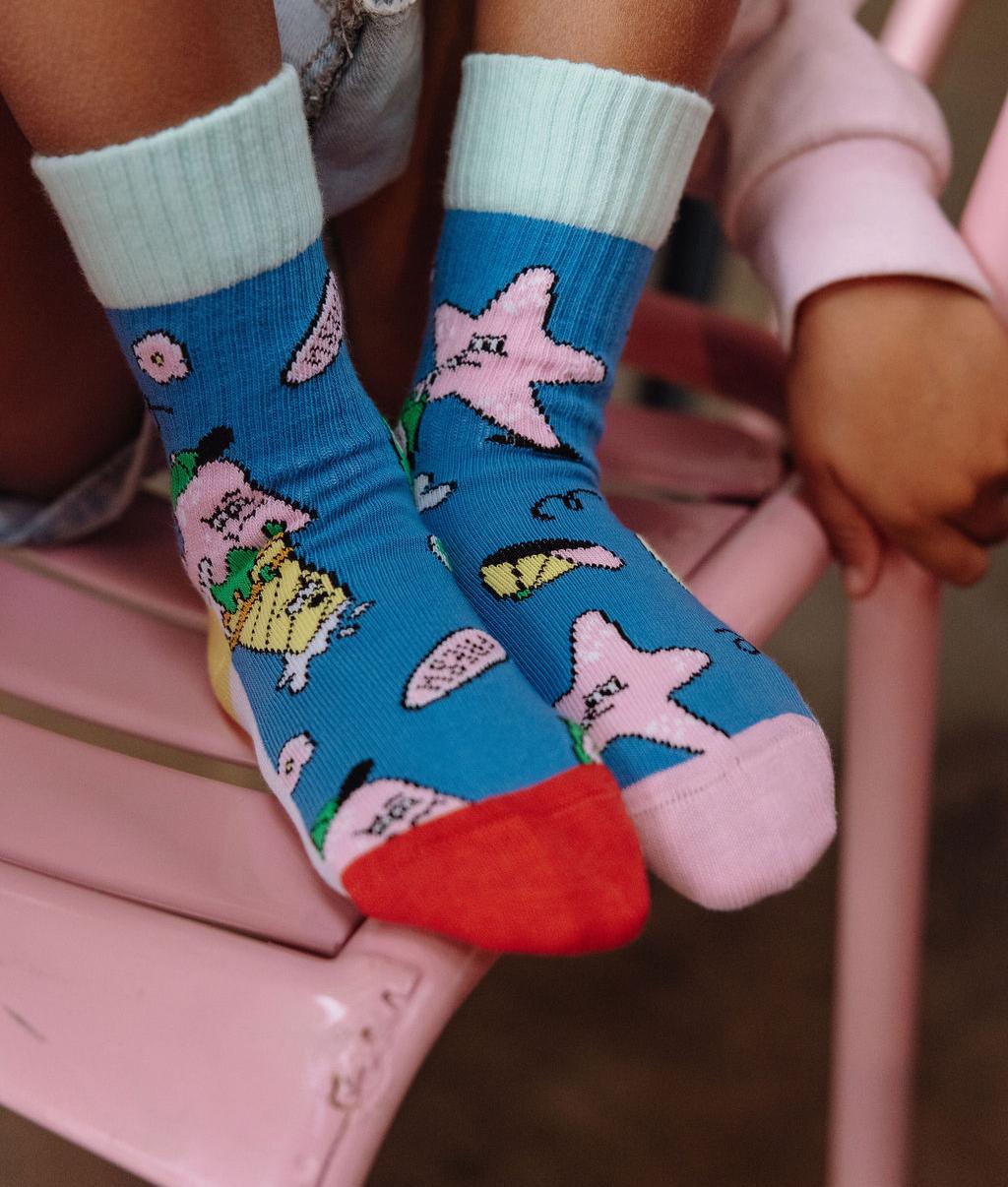 Chaussettes enfant bleu motifs étoiles de mer rose bouts rouges Hello Hossy