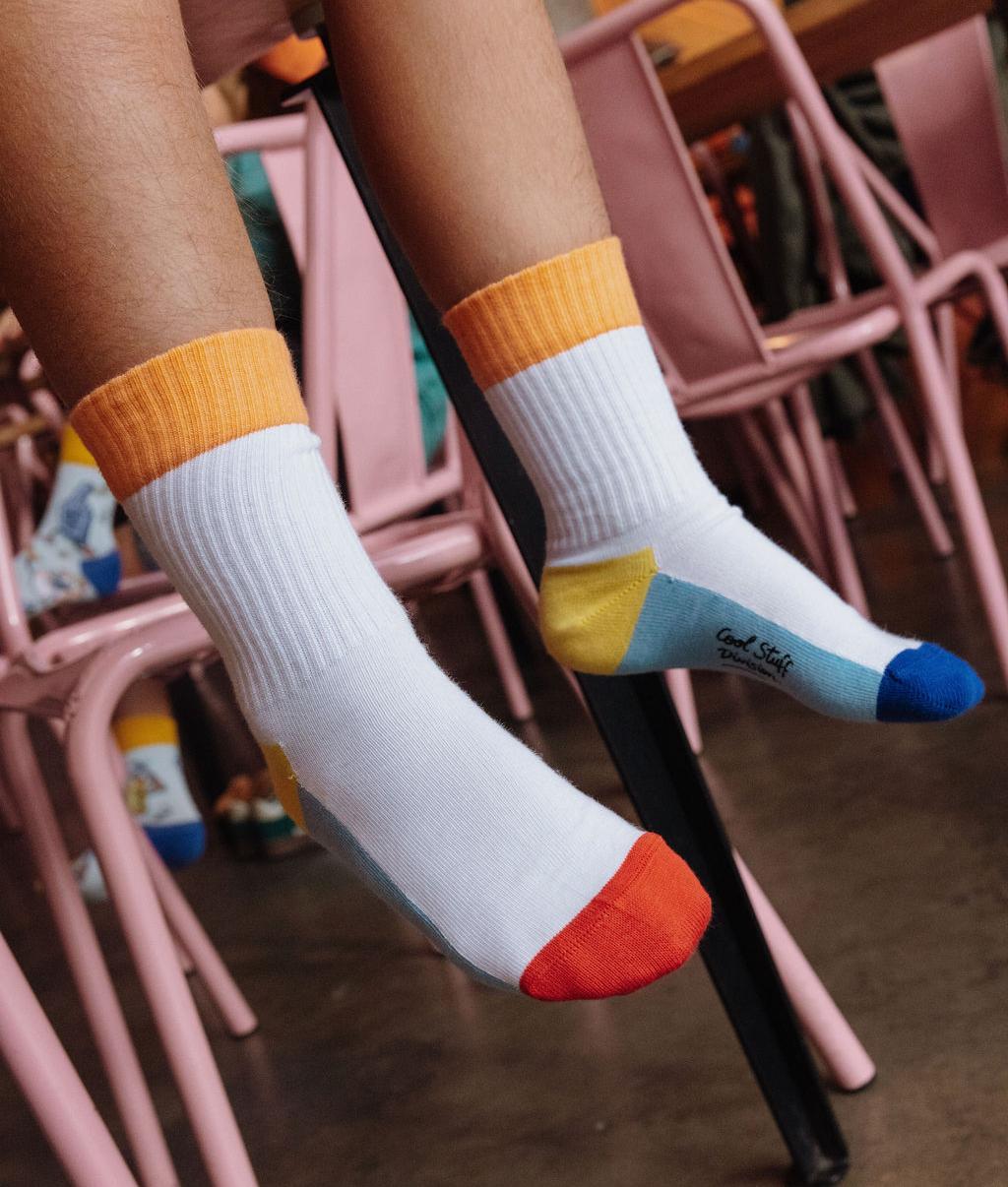 Chaussettes enfant blanches bouts orange bleu talons jaune bord orange Hello Hossy