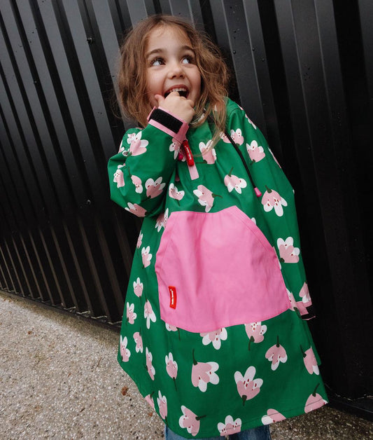 Poncho de pluie enfant vert imprimé fleurs poche rose Hello Hossy