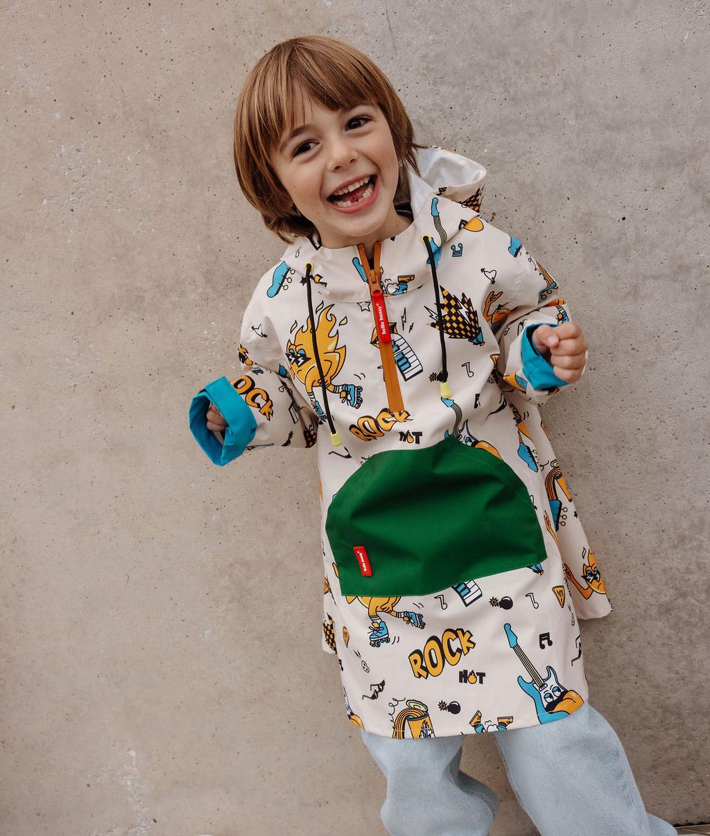 Poncho de pluie enfant crème motifs musique poche verte Hello Hossy