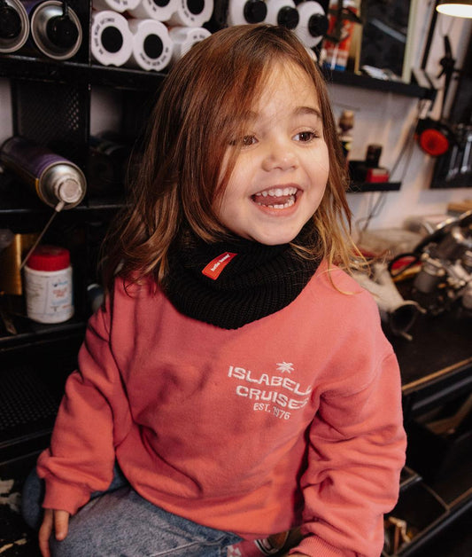 Snood en maille polaire Cocoon Blacky porté par une fille – photo lifestyle – Hello Hossy