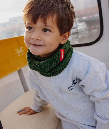 Snood enfant vert côtelé étiquette rouge Hello Hossy