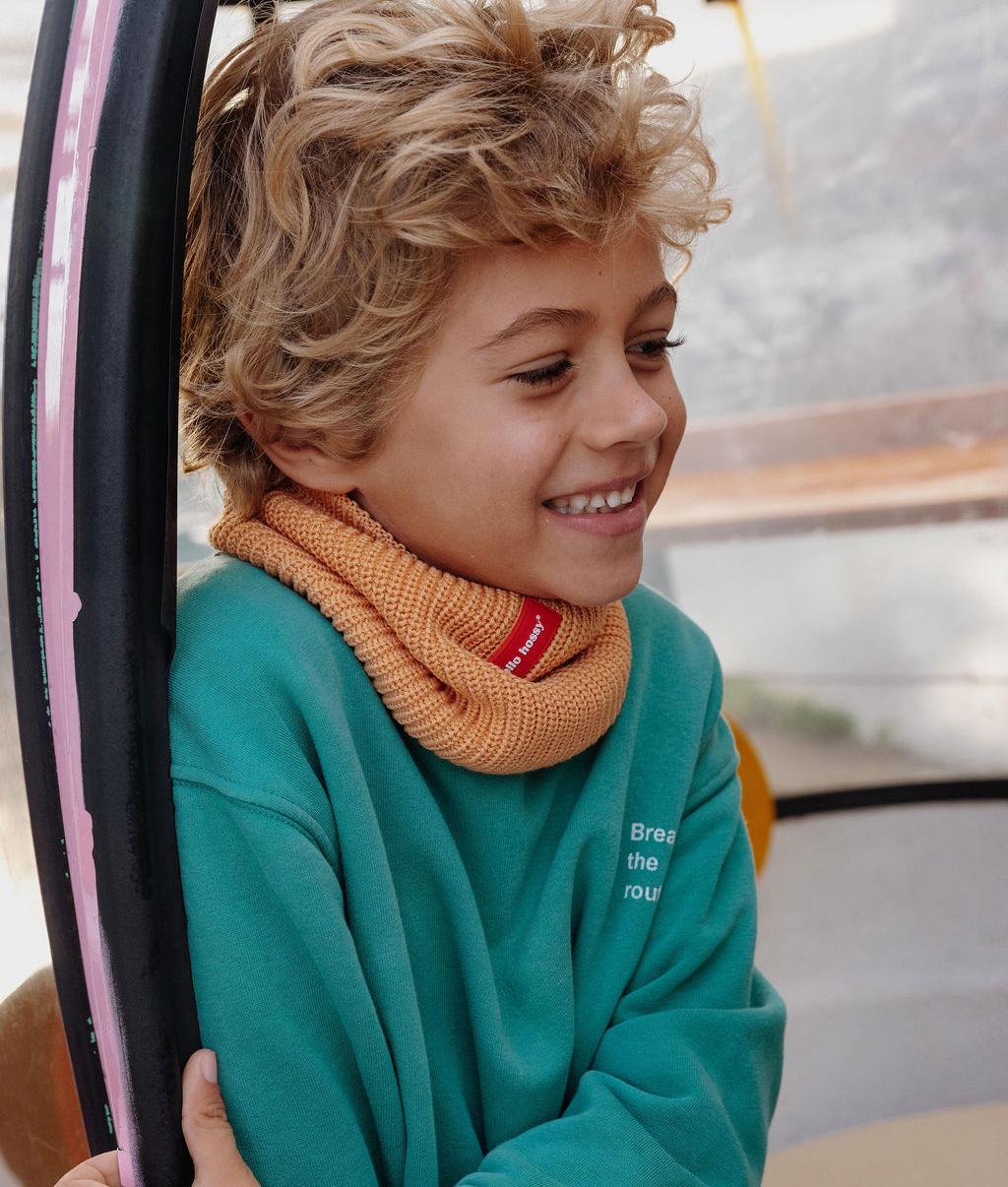 Snood enfant camel maille épaisse étiquette rouge Hello Hossy
