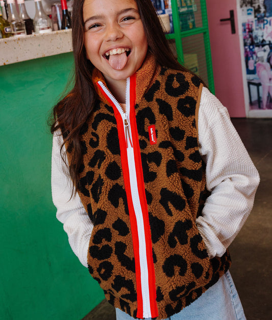 Veste polaire sans manches enfant marron motif léopard zip contrasté Hello Hossy