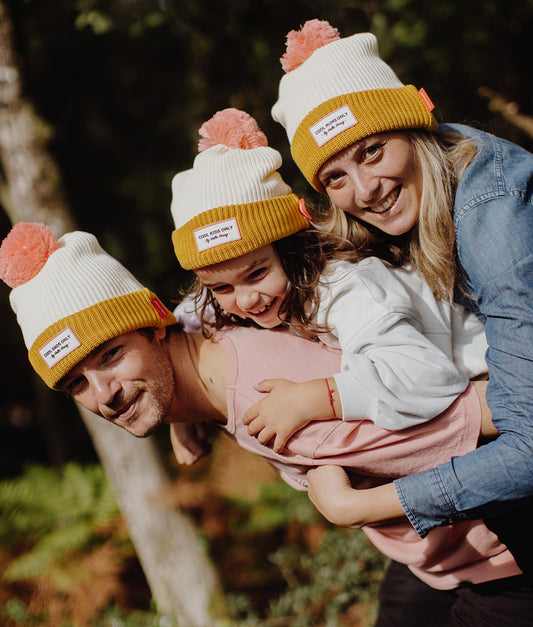 Bonnet Parents-Enfants Color Block Camel, avec pompon, doublure polaire, coton biologique, matchy-matchy, dès 9 mois, Cool Kids Only !